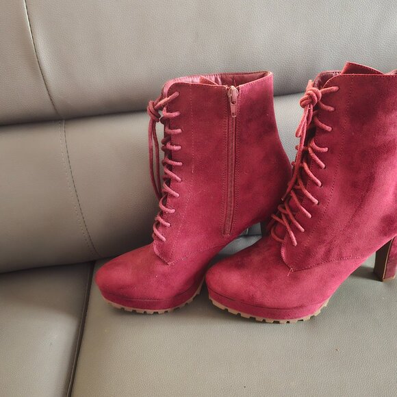 BRAND NEW Burgandy Lace up bootie - Picture 2 of 3